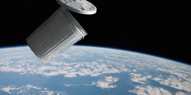 Федеральная комиссия по связи США (FCC) одобрила правило спуска спутников с орбиты, несмотря на потенциальное противоречие с рекомендациями НАСА.