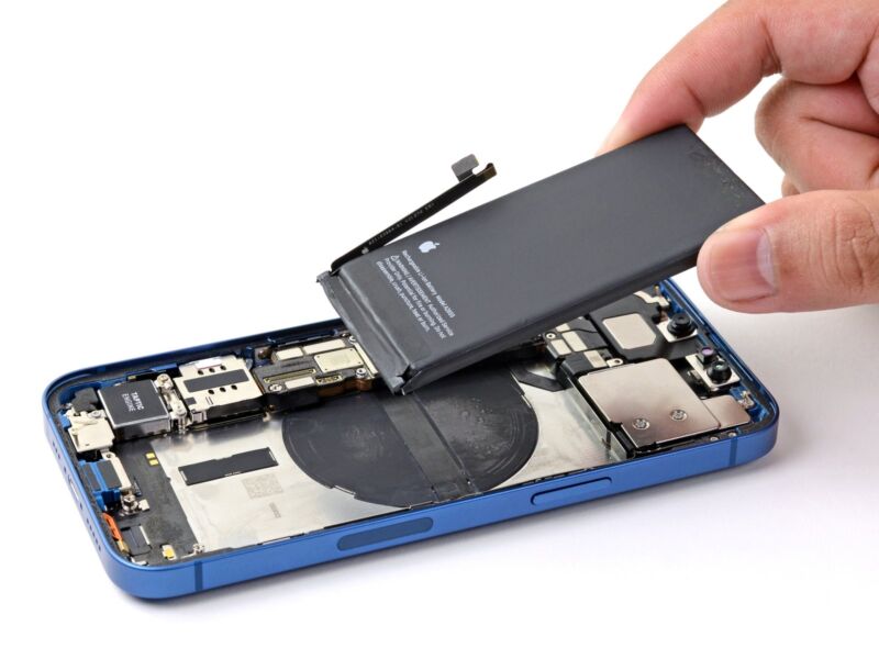 While the iPhone 14 battery will seemingly be much the same as the iPhone 13 (pictured), the cost to replace it goes up 43 percent.