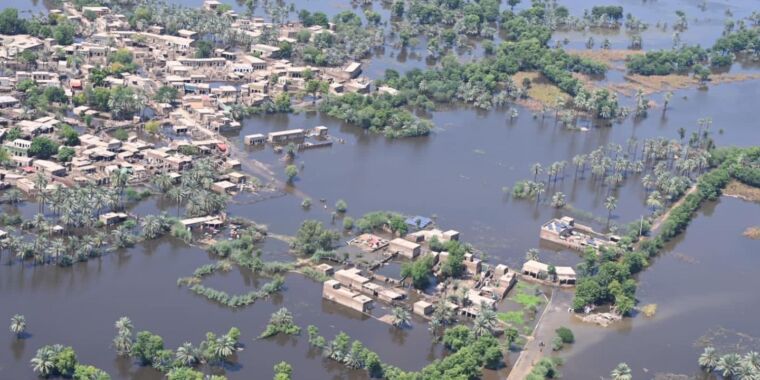 Record monsoon flooding in Pakistan due to a confluence of factors