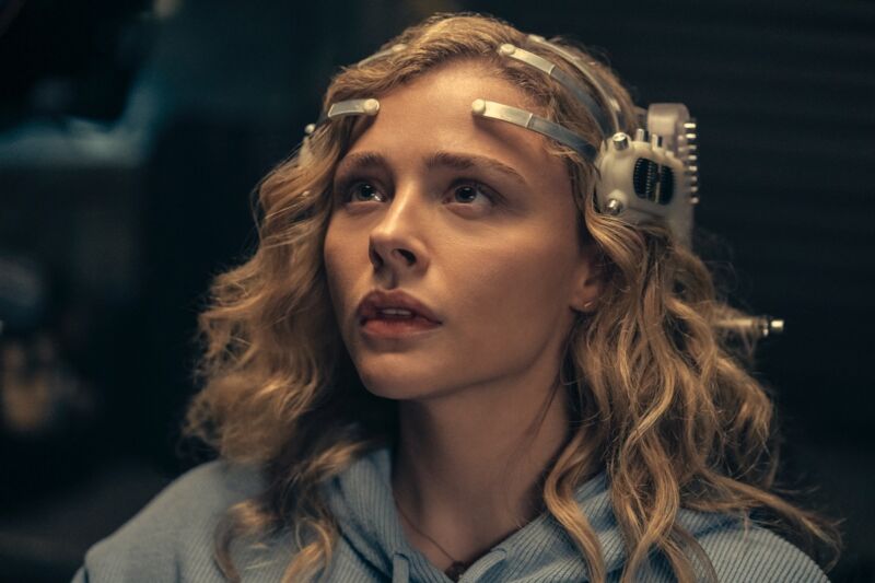 Chloë Grace Moretz stars as Flynne, a young woman who may or may not have witnessed a real murder.