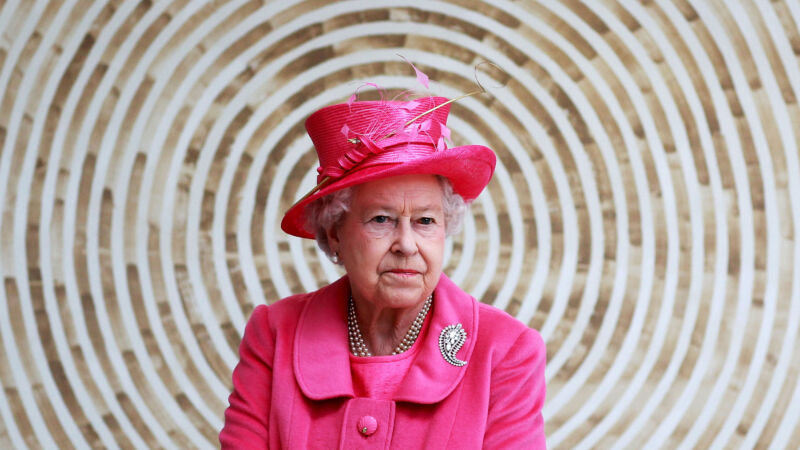 Queen Elizabeth II led a low-tech life—but knighted plenty of sci-tech figures