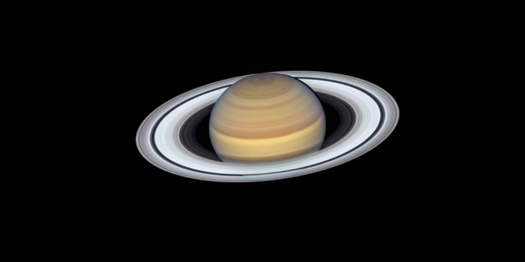Banyak hal aneh tentang Saturnus dapat dijelaskan oleh bulan yang hancur