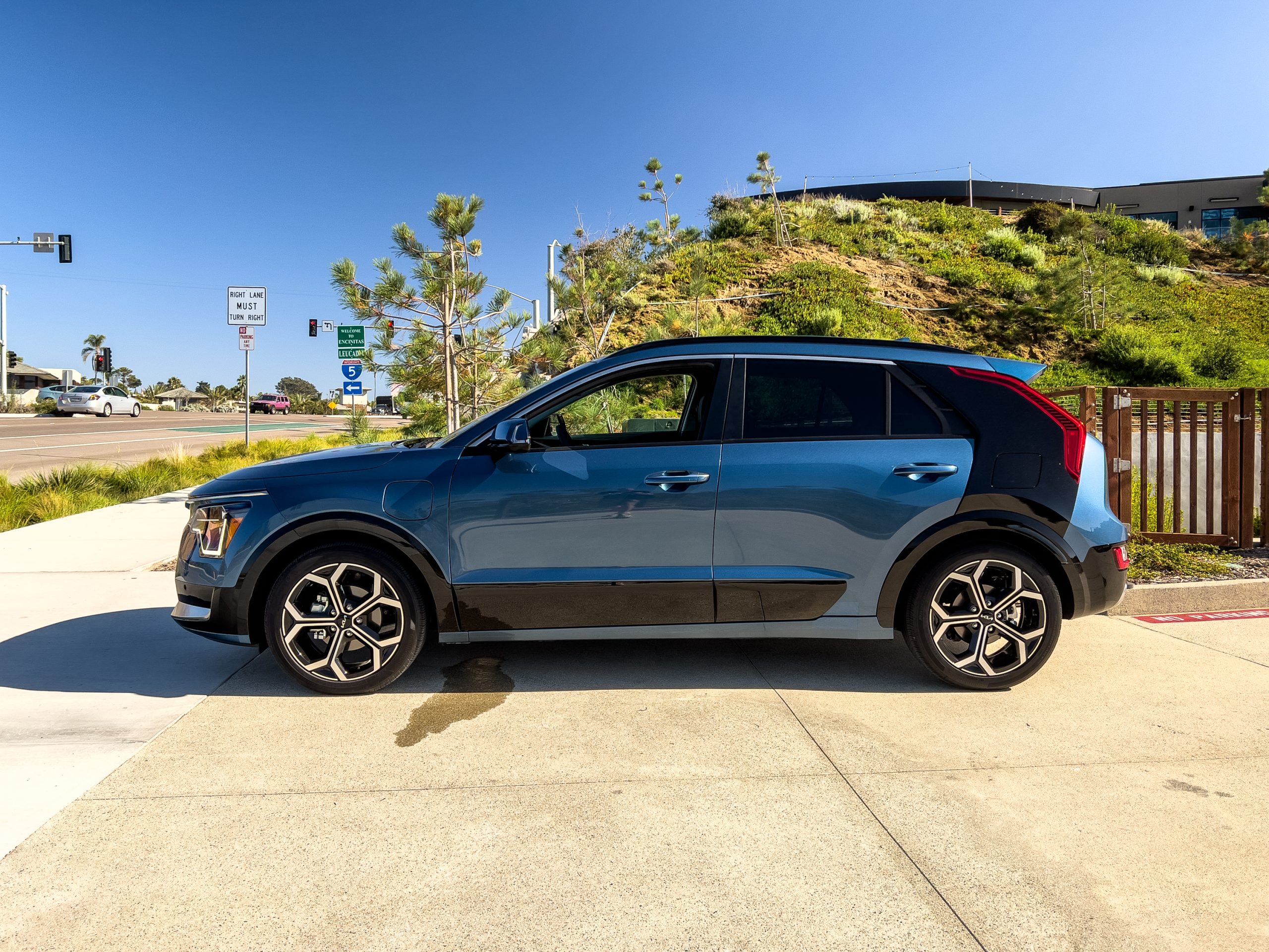 A blue Kia Niro PHEV