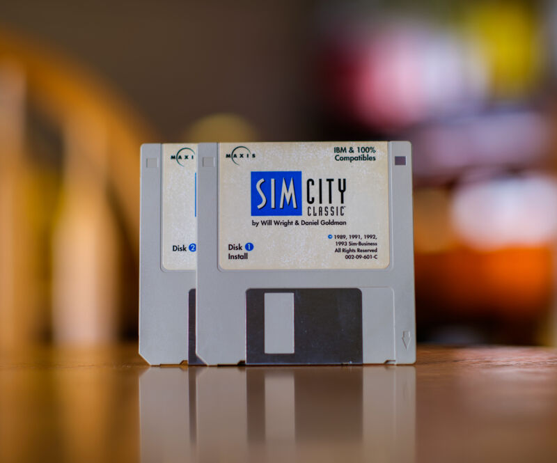Microsoft voleva che le persone non avessero ragioni per non eseguire l'aggiornamento a Windows 95. Ciò significava assicurarsi che <em>SimCity Classic</em> funzionasse, con alcune soluzioni alternative per la lettura della memoria.”/><figcaption class=