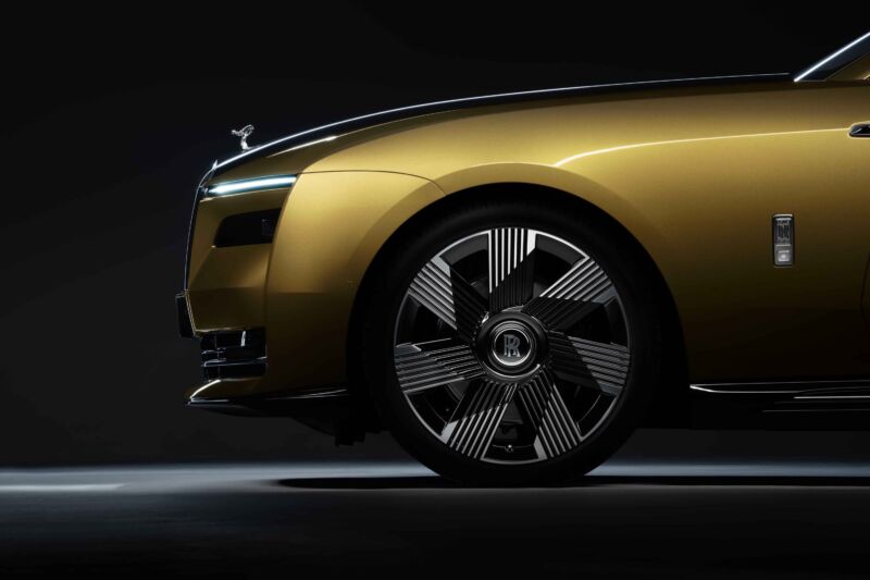 The 2024 Rolls-Royce Spectre EV will ride on 23-inch wheels. 