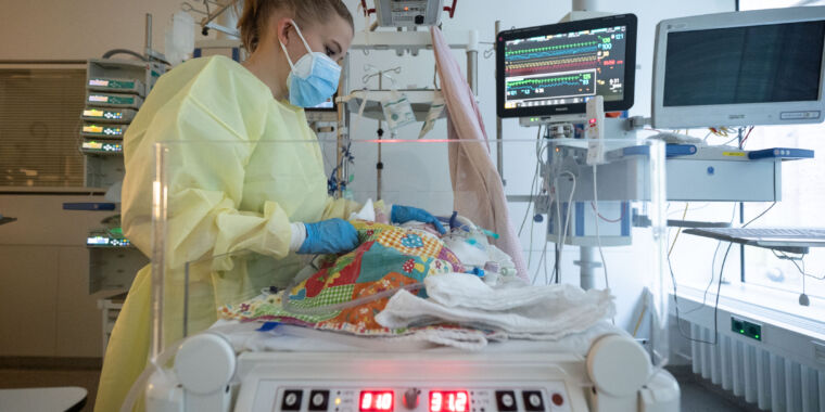 تمتلئ مستشفيات الأطفال وسط الارتفاع المبكر في التهابات الجهاز التنفسي
