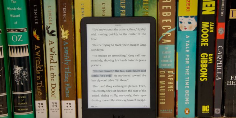 Review: Amazon’s $100 Kindle is lightweight and cute, and it nails the basics thumbnail