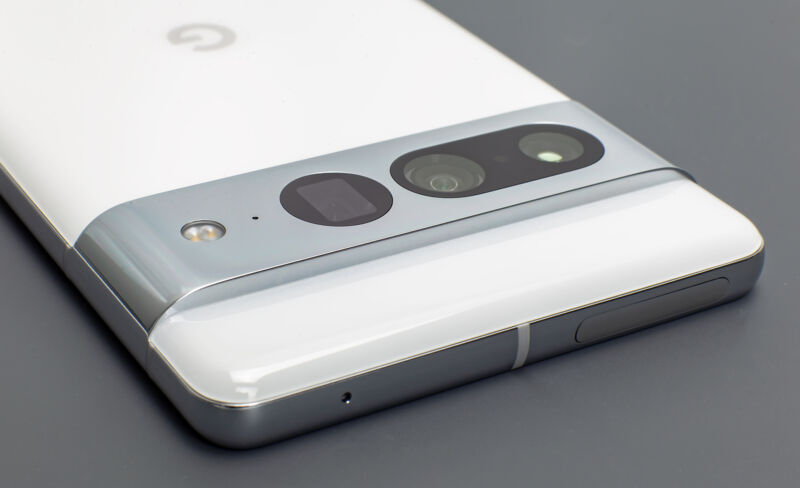 Pixel 7 gets 500MB update including “clear calling,” lots of bug