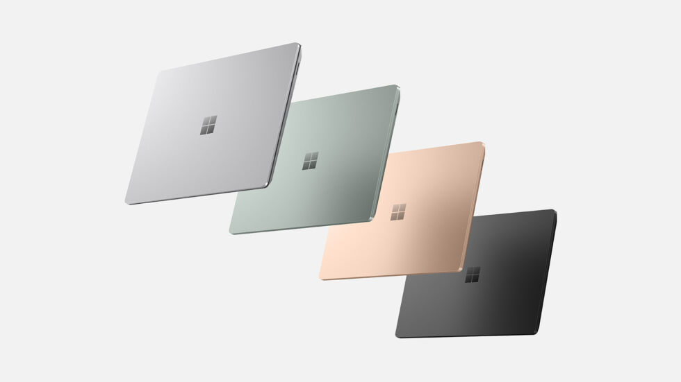 Four colors for the new laptops. In the 13.5-inch version, the silvery Platinum finish comes with an Alcantara fabric palmrest, while the others have a metal finish. The 15-inch laptop is only available in Platinum and Black.