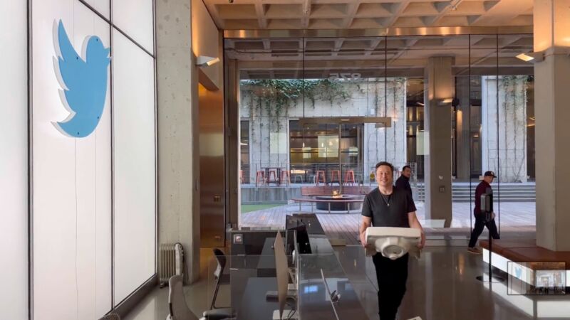Screenshot from a video Elon Musk posted on Twitter, showing him walking into Twitter headquarters while carrying a sink.