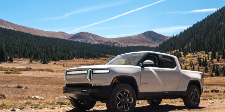 Rivian retira del mercado 12,212 vehículos eléctricos debido a suspensión potencialmente suelta