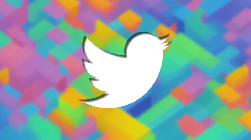 Un recorte en forma de logotipo de Twitter en un fondo similar a un rompecabezas.