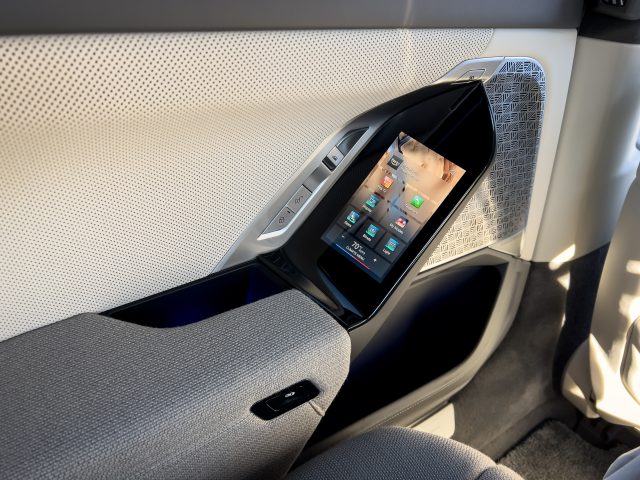 The touchscreen door controller for a BMW i7