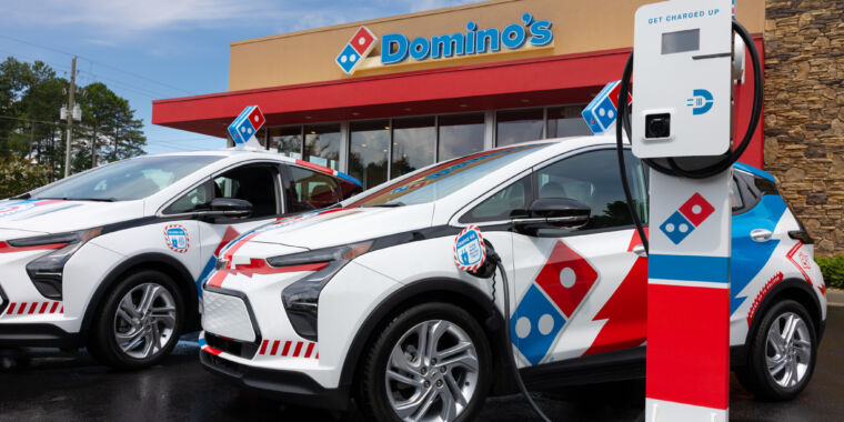 Domino’s buys 800 Chevrolet Bolt EVs as pizza delivery vehicles
