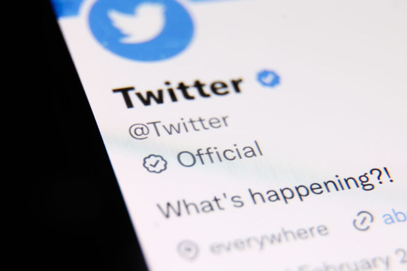 Twitter blue check unavailable after impostor accounts erupt on platform, X