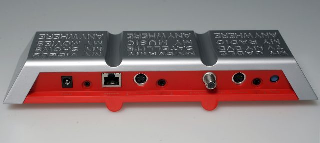 El Slingbox original, con algunos puertos que tal vez recuerdes.