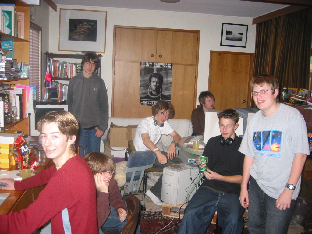 Just a bunch of idiots having fun”—a photo history of the LAN party | Ars  Technica