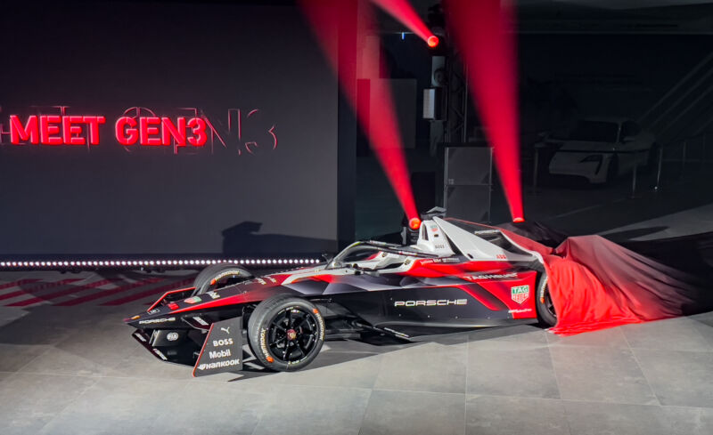 Porsche Gen3 Formula E car being unveiled