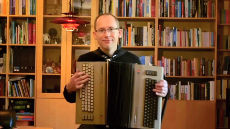 Linus Åkesson playing his homemade 