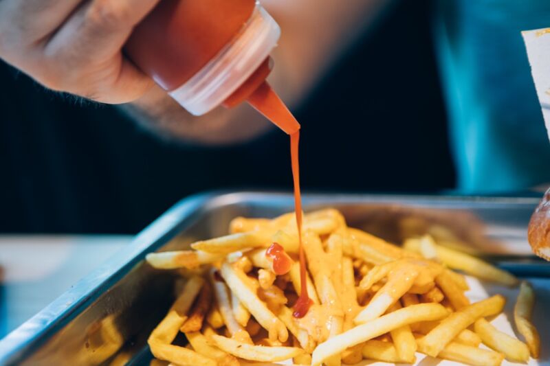 Get those few the last few spoonfuls of ketchup out of the bottle can lead to unexpected splashes.
Getty Images
</figure><p>Ketchup is one of the most popular condiments in the United States, along with mayonnaise, but removing those last few spoonfuls from the bottle often results in sudden splashes. 