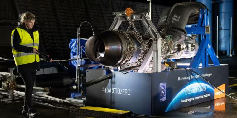 Rolls-Royce checks hydrogen-fueled plane engine in aviation world first