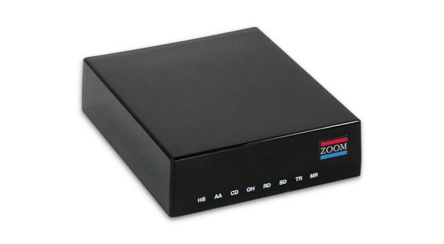 Une photo d'un modem Zoom 2400 BPS comme celui que j'ai utilisé pour la première fois en 1992.