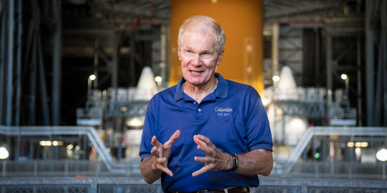 Bill Nelson은 두 가지 일을 하기 위해 NASA에 왔습니다.