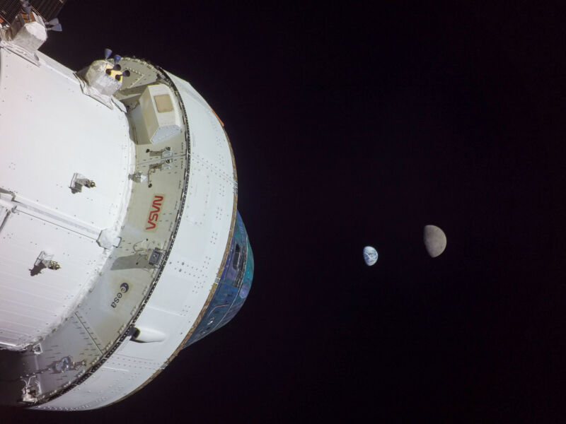 Orion, Pământul și Luna, capturate în timpul misiunii Artemis I.