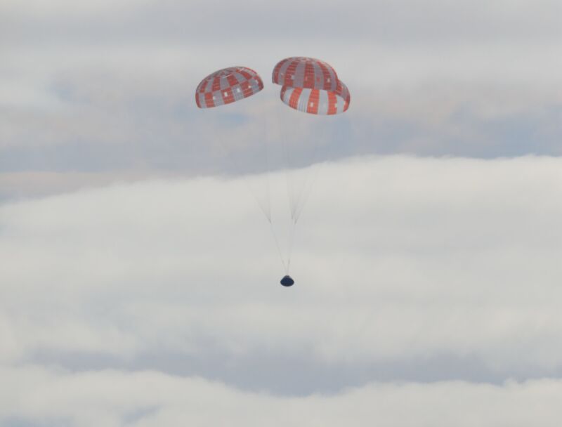 NASA Mempertimbangkan Performa Perisai Panas Orion yang Tak Terduga Menjelang Misi Kru – Ars Technica