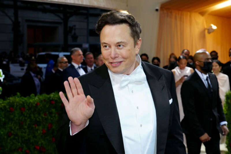 Musk may try to deny severance to thousands laid off by Twitter, report says