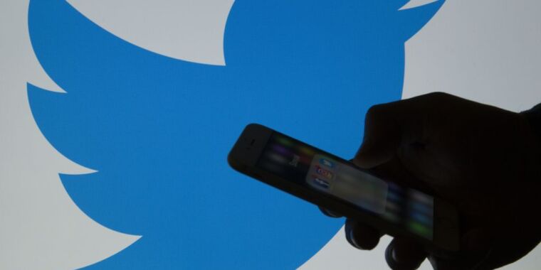 Twitter diffuse des publicités de grandes marques avec des tweets extrémistes, jusqu'à ce qu'ils soient signalés