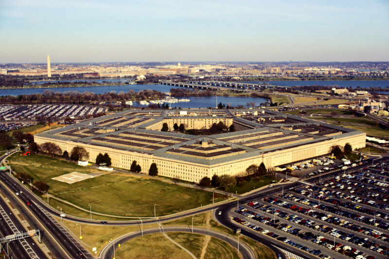 Pentagon chose four technology companies to form a $9 billion cloud computing network