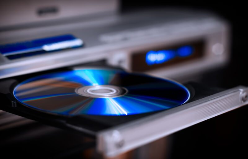 blu-ray disc inserting to player