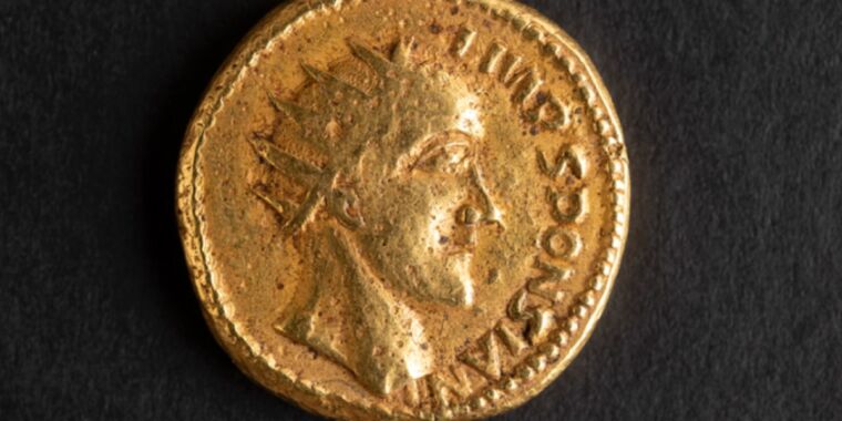 “假”经鉴定的罗马硬币，与失落的罗马皇帝相似