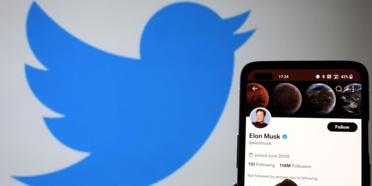 Musk suspendiert NYT- und WaPo-Reporter von Twitter und behauptet, sie hätten ihn doxiert