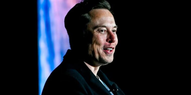Elon Musk blames Twitter cost cuts on “$3 billion negative cash flow”