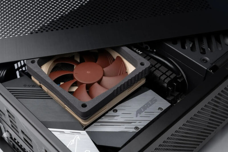 PC cooling fan from Noctua in a 3D-printed frame