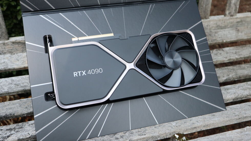 Массивный графический процессор RTX 4090 от Nvidia также имеет высокую цену в 1600 долларов, и вы бы заплатили больше, чтобы купить графический процессор прямо сейчас. 