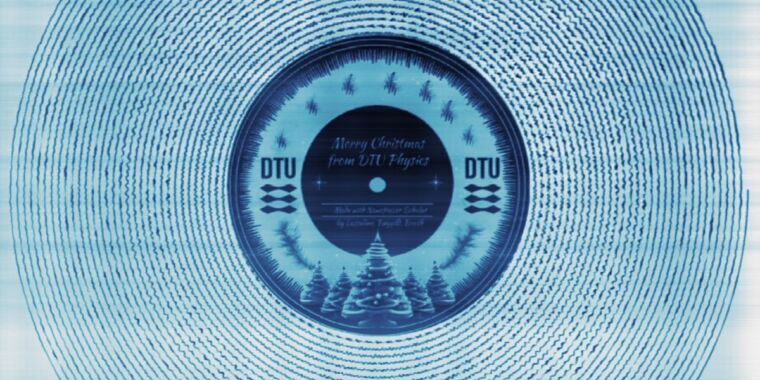 Danish physicists give the gift of world’s smallest Christmas record—in stereo