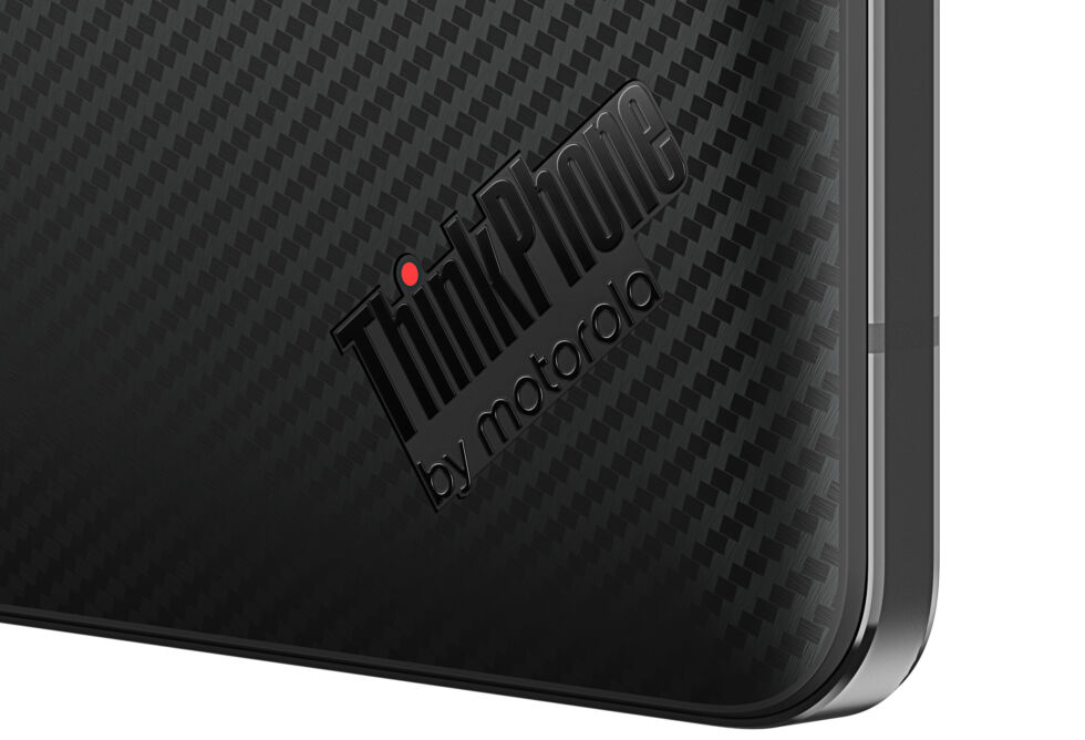 Here you can see the nice logo (does it have to be Motorola branded?) and the Kevlar back. 
