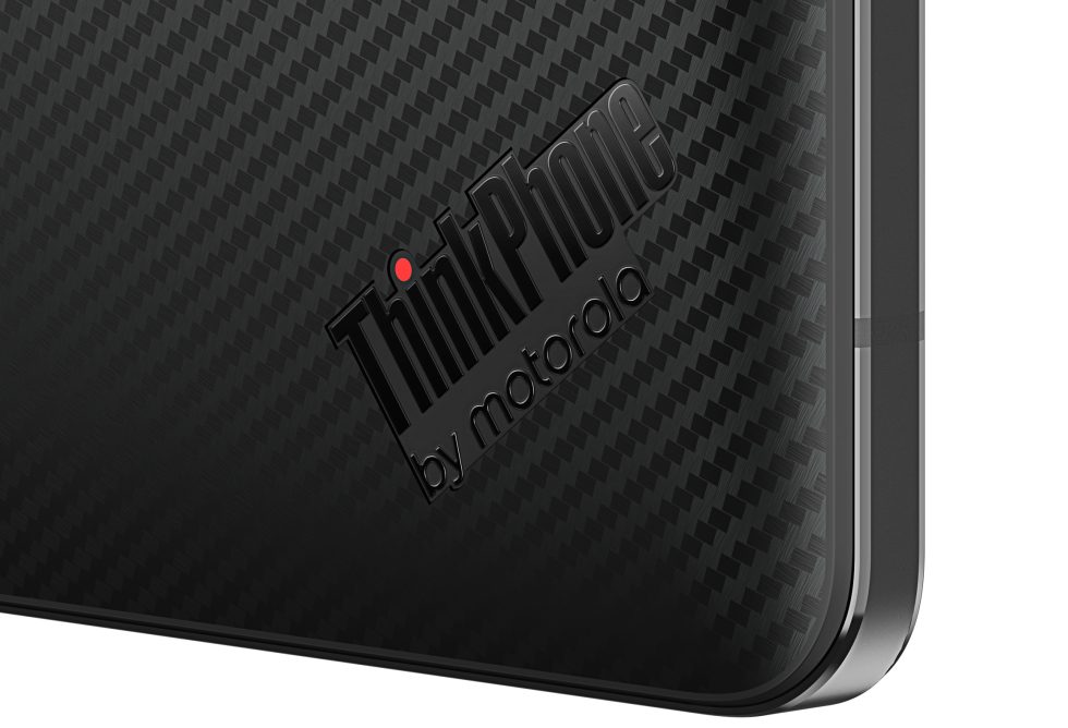 Here you can see the sweet logo (does it have to be Motorola branded?) and the Kevlar back.