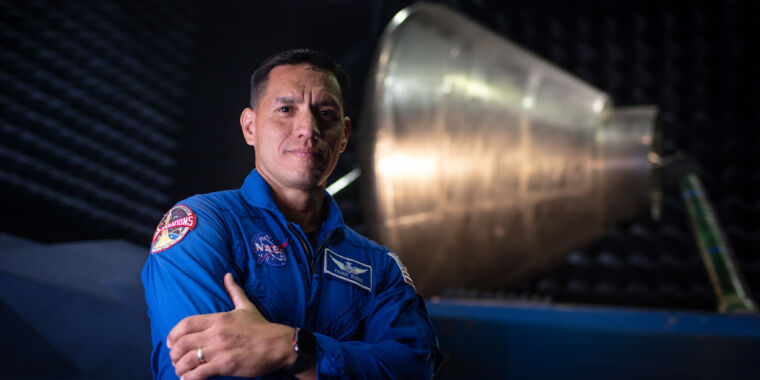 Sembra che la NASA avrà finalmente un astronauta che vive nello spazio per un anno intero