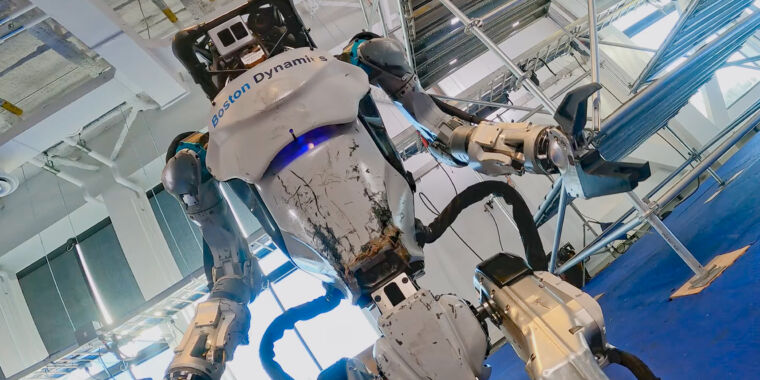 Photo of Dem Atlas-Roboter von Boston Dynamics wachsen bei Bauarbeiten ein paar Hände