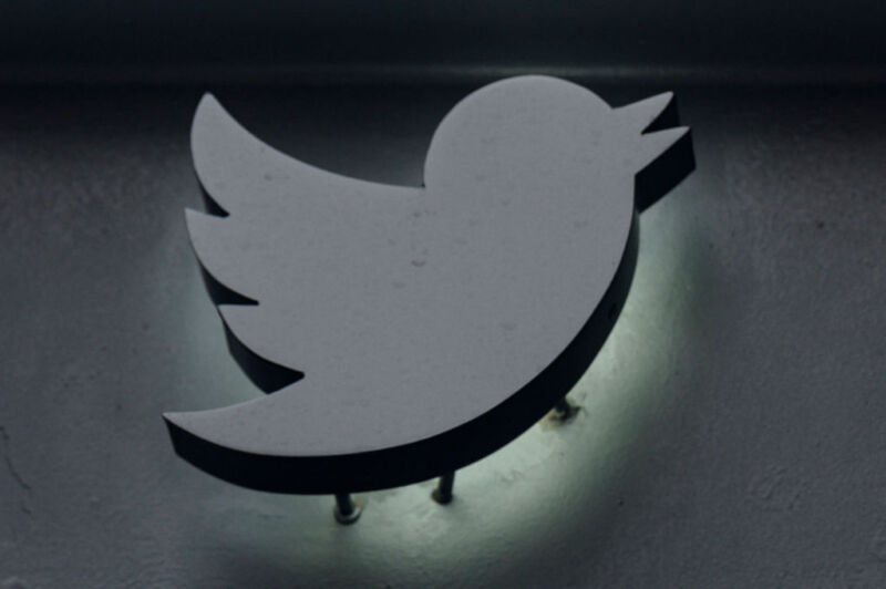 Twitter auction’s highest bid was $100K; it could owe $300M next week