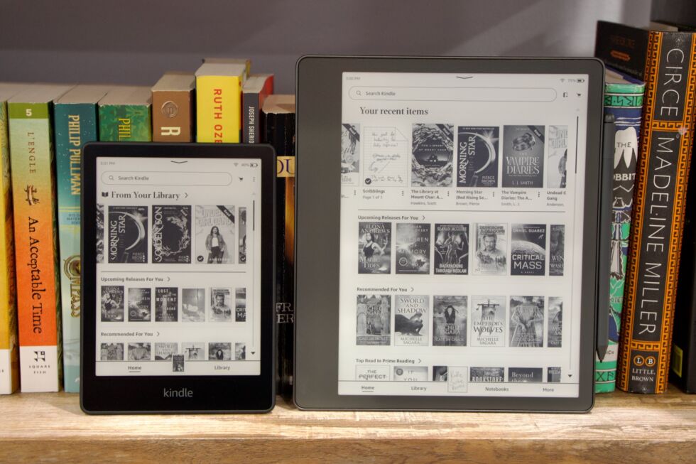 The Kindle Scribe (right) next to the current-gen Paperwhite (left).