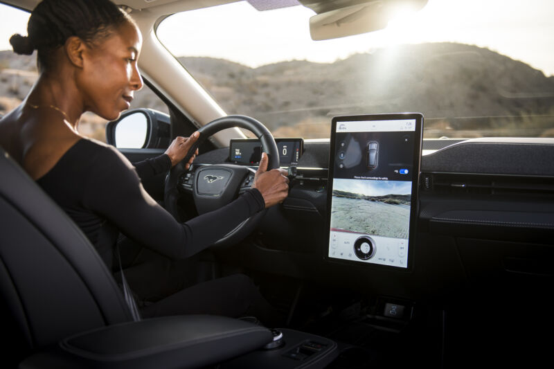 Ford met à jour l’interface utilisateur de la Mustang Mach-E ;  maintenant vous pouvez tourner un bouton pour changer les températures