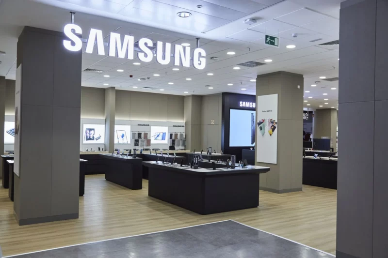 An empty Samsung Store. 