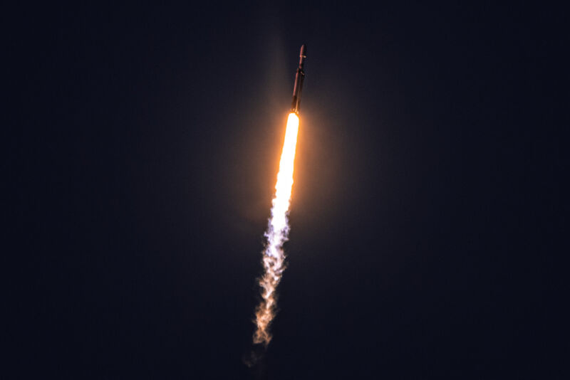 Photo of a Falcon Heavy motorboat  and reentry.