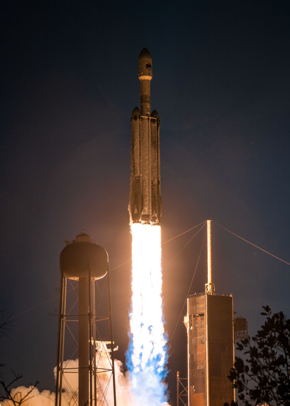 De raket steeg zondag om 17:56 uur ET (22:56 UTC) op.