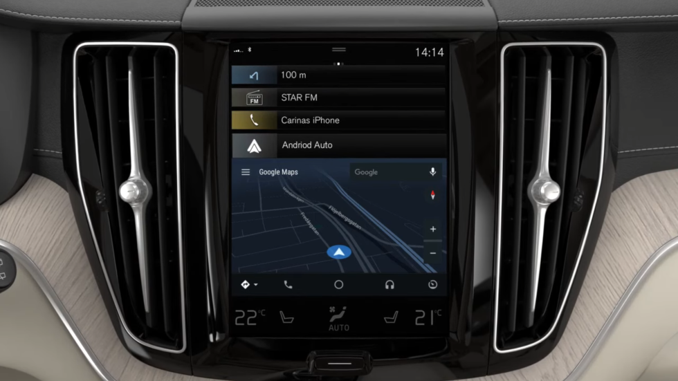 Algunos fabricantes (en este caso, Volvo) pondrían la antigua interfaz de Android Auto en una pequeña ventana como esta.  Hay muchas más pantallas que puedes usar, y esta nueva versión debería encajar mejor. 